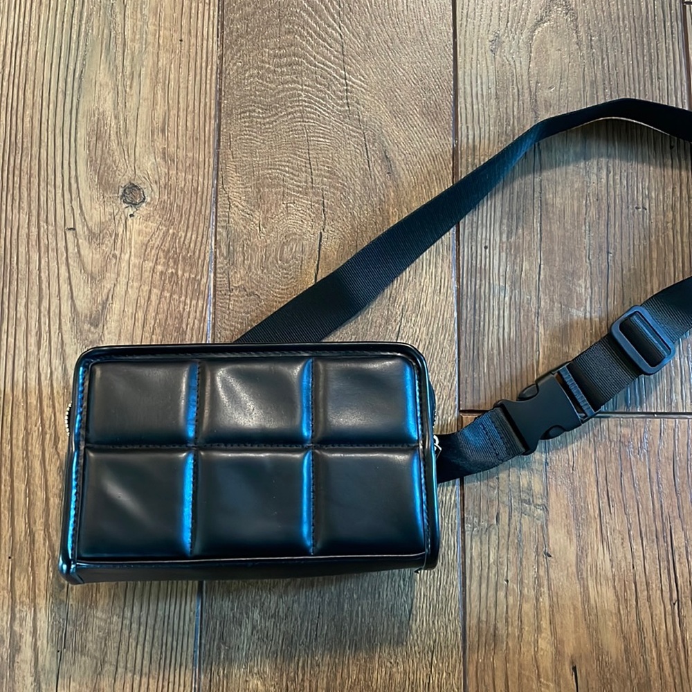 Amanda Uprichard beltbag - Picture 1 of 5